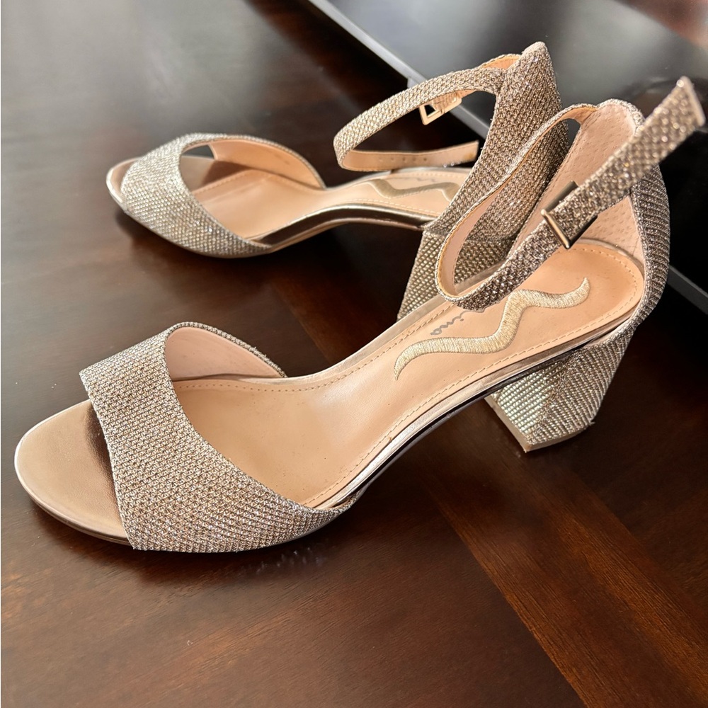NINA ladies dress shoes.Size 7.5,NOT shiny. Shimmer heals,worn once. UEC